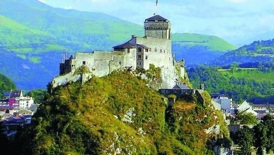 Tithome 1 - Gare, Centre Ville, Vue Montagne Et Chateau Lourdes Esterno foto